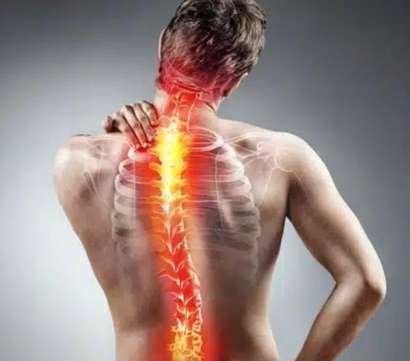 Homme névralgie du dos