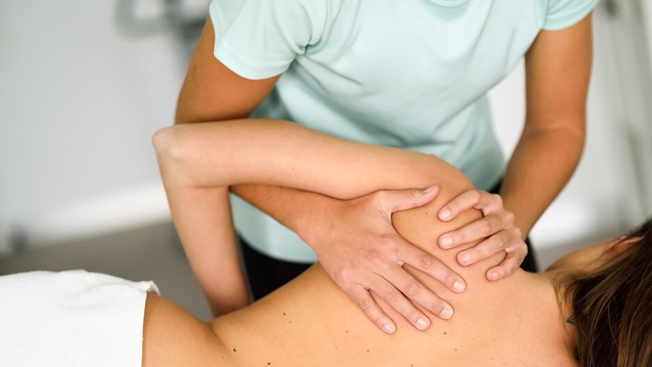 ostéopathe grenoble et un patient